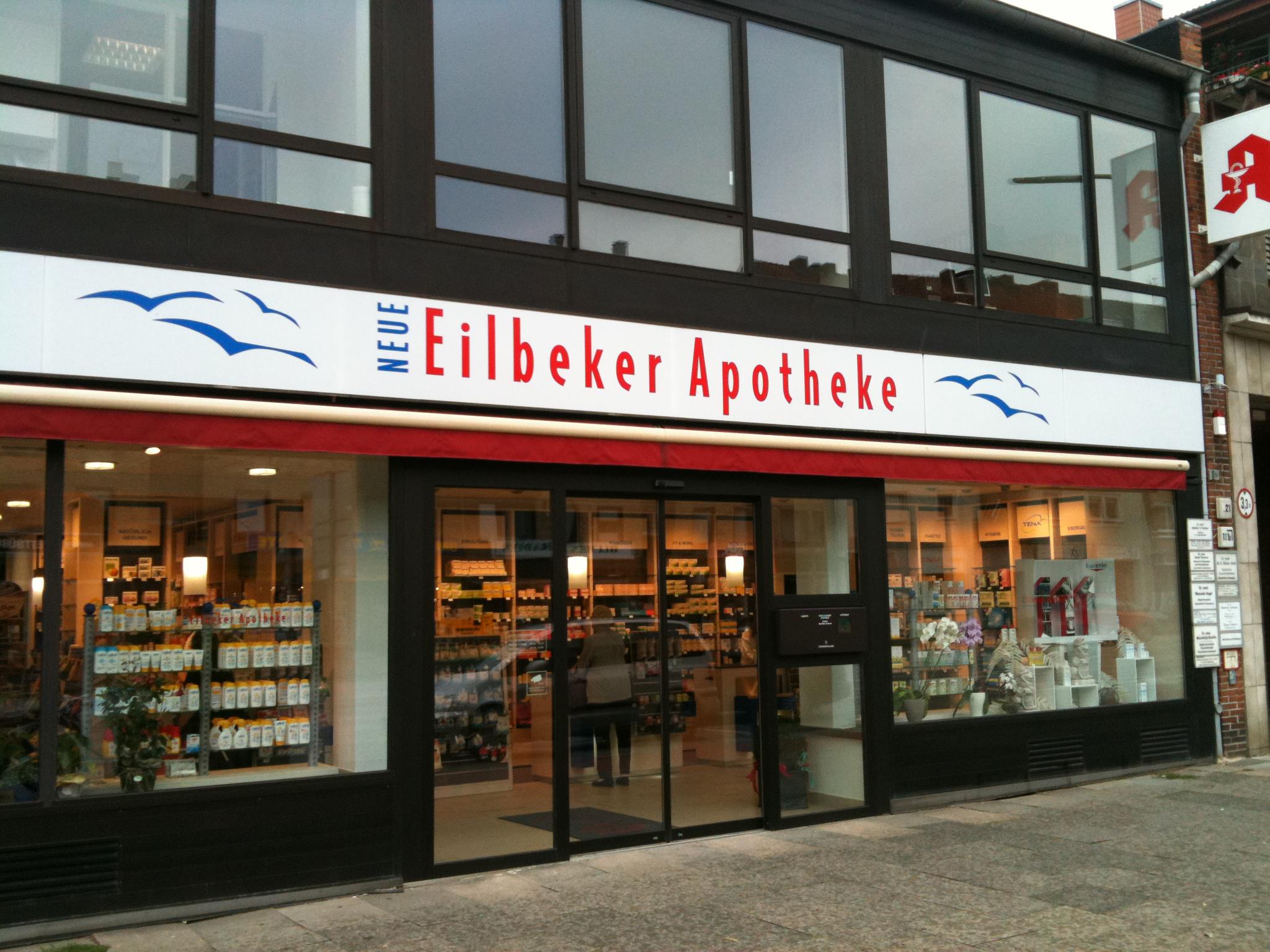 Frontsicht auf den Eingang der Apotheke Hamburg-Eilbek